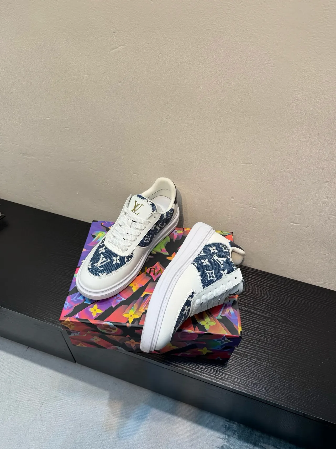 Louis Vuitton White Navy Low-Top Leather-and-Denim Panelled Lifestyle Sneakers 4
