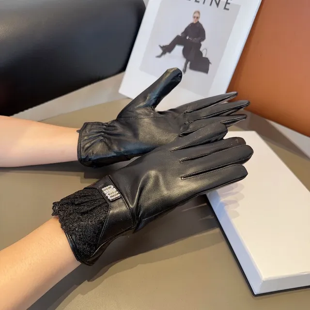 Miu Miu Arcadie Gants en cuir noir à manchette de dentelle 9