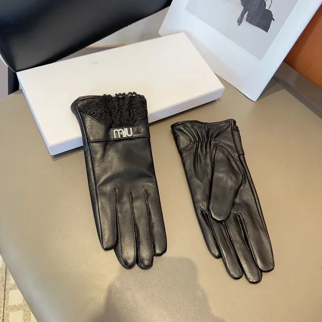 Miu Miu Arcadie Gants en cuir noir à manchette de dentelle 5
