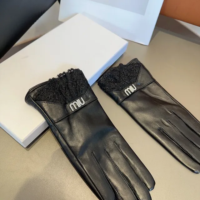 Miu Miu Arcadie Gants en cuir noir à manchette de dentelle 6