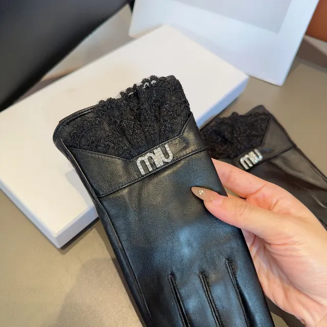 Miu Miu Arcadie Gants en cuir noir à manchette de dentelle 7