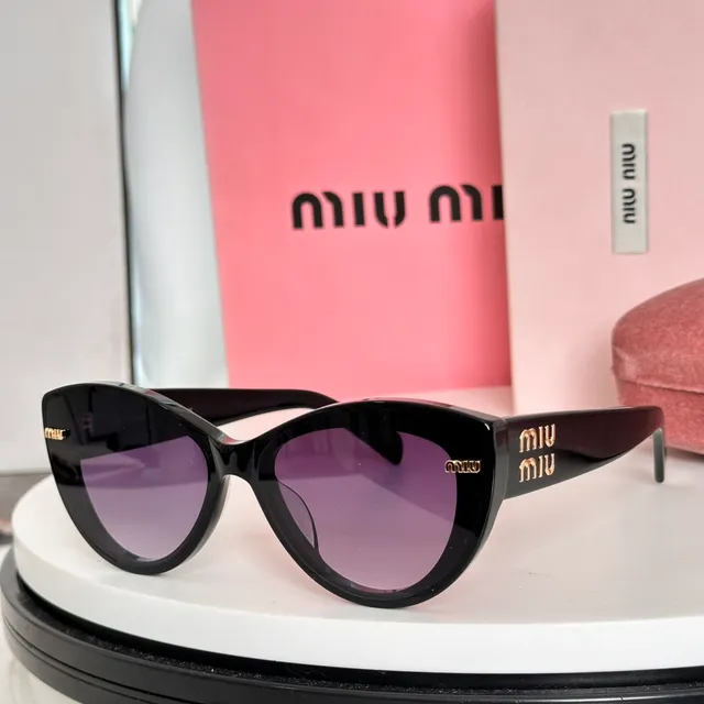 Óculos de sol Miu Miu Cat-Eye com lente gradient 2