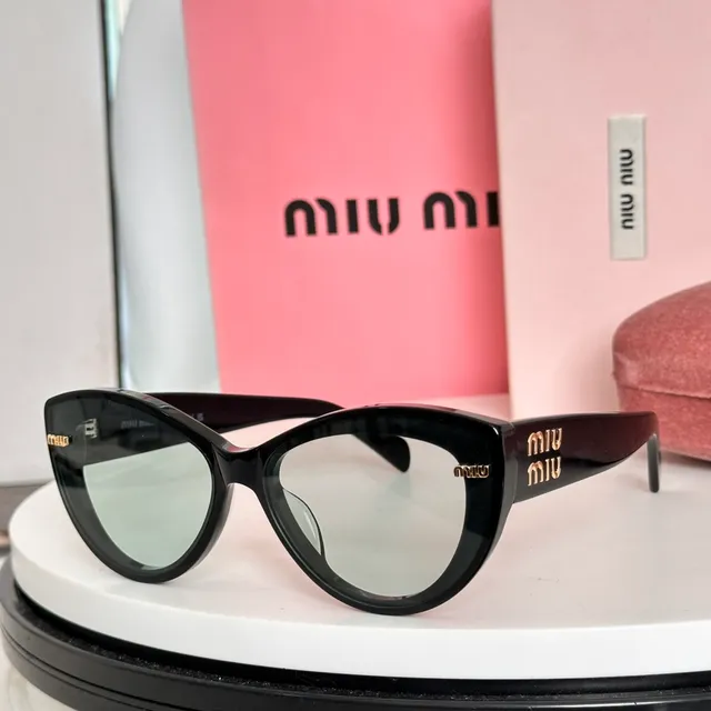 Óculos de sol Miu Miu Cat-Eye com lente gradient 3