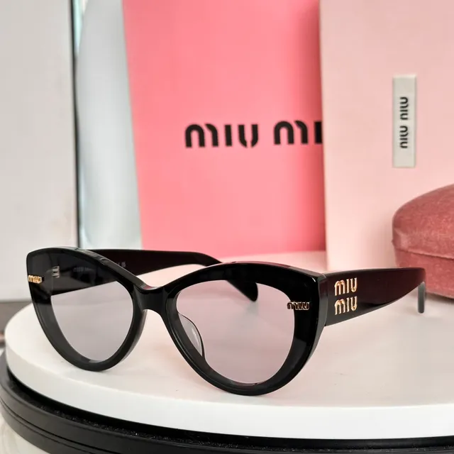 Óculos de sol Miu Miu Cat-Eye com lente gradient 4