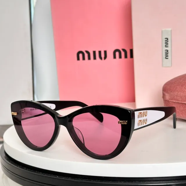 Óculos de sol Miu Miu Cat-Eye com lente gradient 5