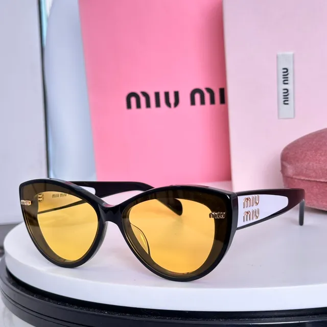 Óculos de sol Miu Miu Cat-Eye com lente gradient 7