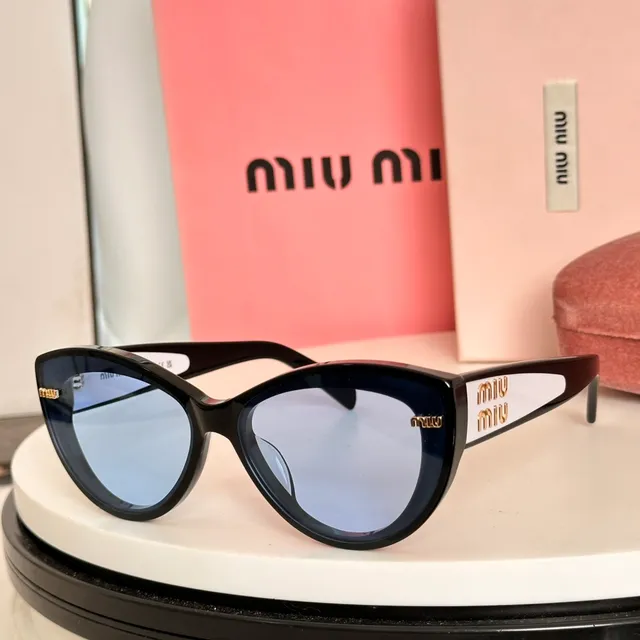 Óculos de sol Miu Miu Cat-Eye com lente gradient 8