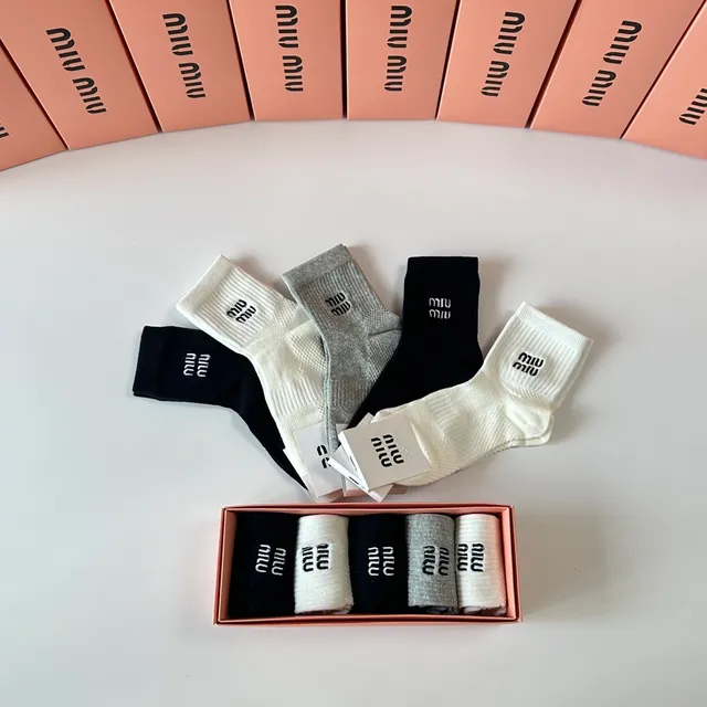 Miu Miu Logo Embroidered Ankle Socks 4