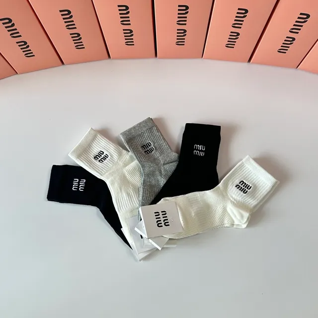 Miu Miu Logo Embroidered Ankle Socks 5