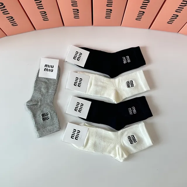 Miu Miu Logo Embroidered Ankle Socks 6