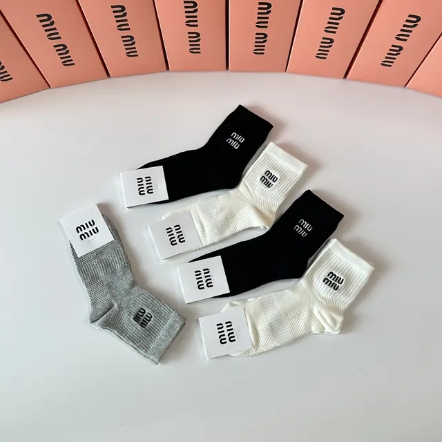 Miu Miu Logo Embroidered Ankle Socks 7