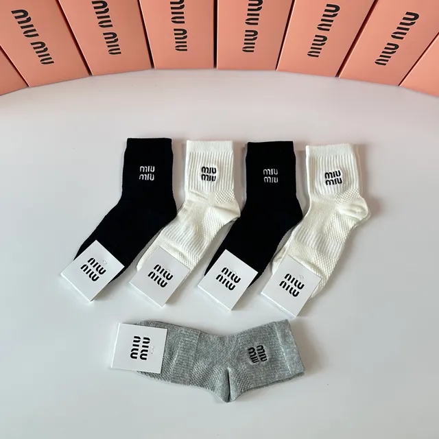 Miu Miu Logo Embroidered Ankle Socks 8