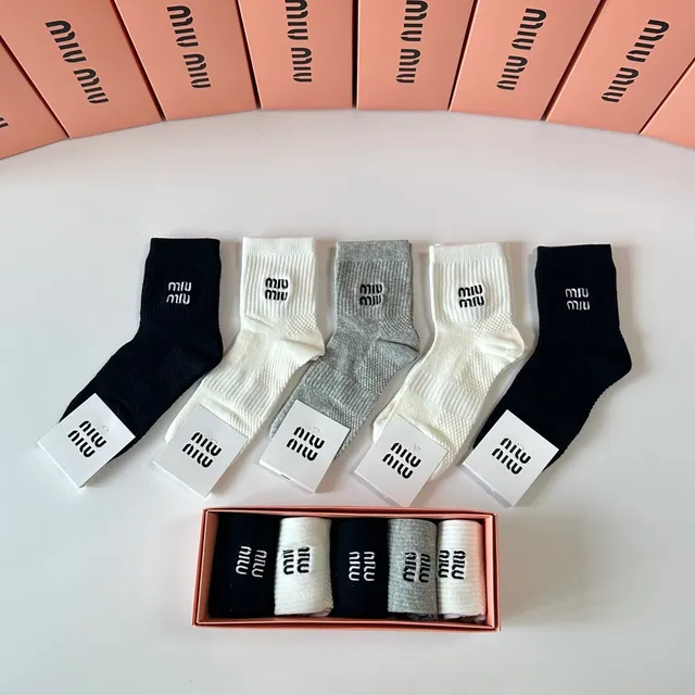 Miu Miu Logo Embroidered Ankle Socks 9