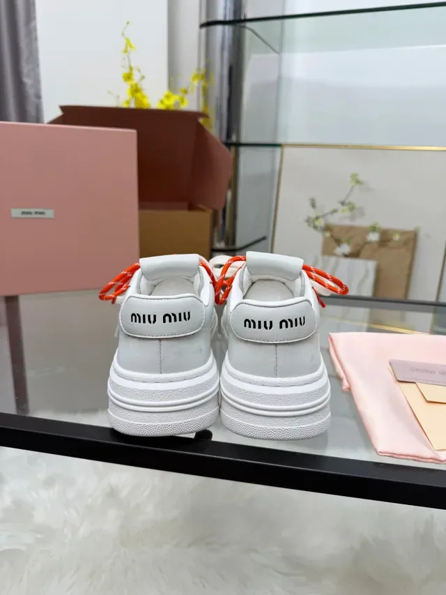 Miu Miu Wander أبيض برتقالي جلد علوة منصة سميكة حذاء سنيكرز أسلوب حياة 3