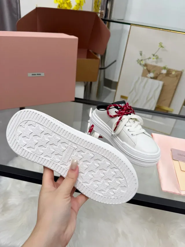 Miu Miu Wander Chaussures Lifestyle Blancs et Rouges en Cuir avec Solaire de Plateforme Épaisse 2