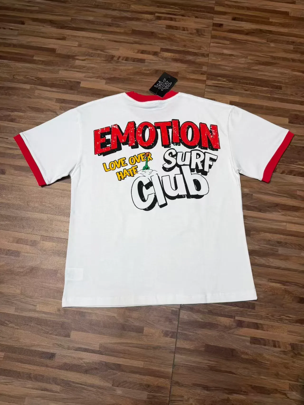 Mixed Emotion Emotion Surf Club ग्राफिक रिंगर टी-शर्ट 6