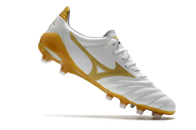 Mizuno Morelia Branco e Dourado para campo firme sapatos de futebol 2