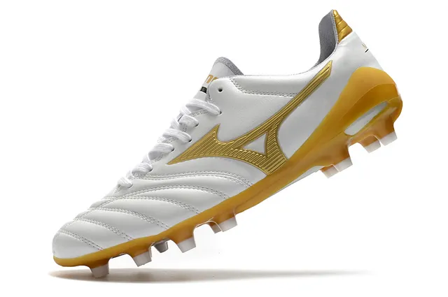 Mizuno Morelia Branco e Dourado para campo firme sapatos de futebol 3