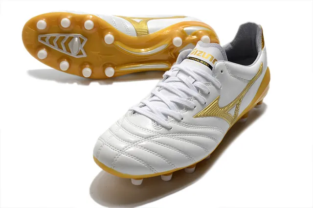 Mizuno Morelia Branco e Dourado para campo firme sapatos de futebol 4