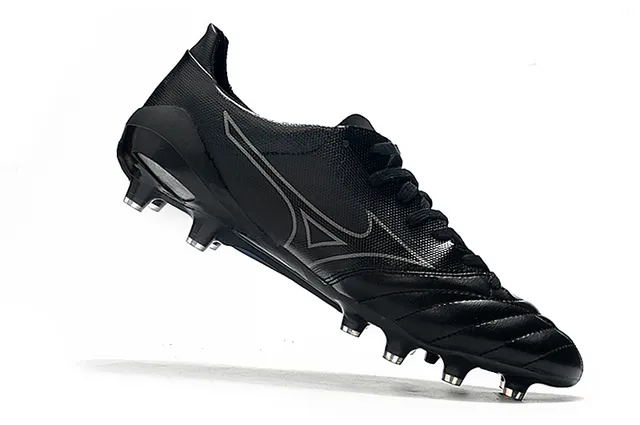 Mizuno Morelia Branco e Dourado para campo firme sapatos de futebol 13