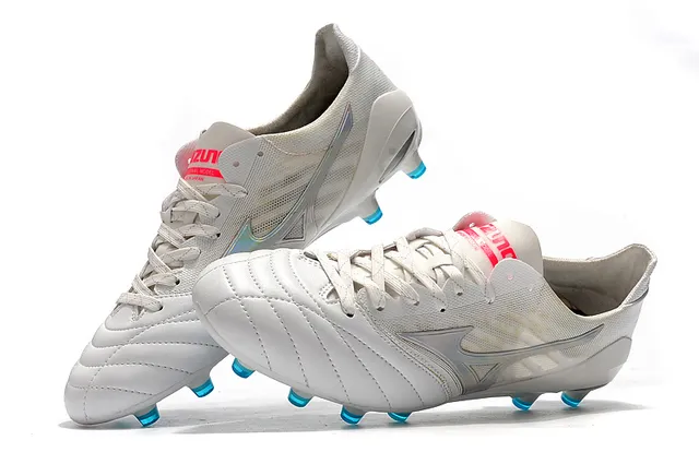 Mizuno Morelia Branco e Dourado para campo firme sapatos de futebol 15