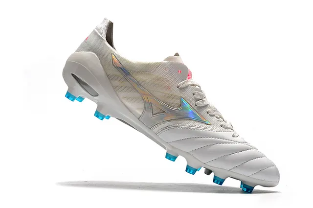 Mizuno Morelia Branco e Dourado para campo firme sapatos de futebol 16
