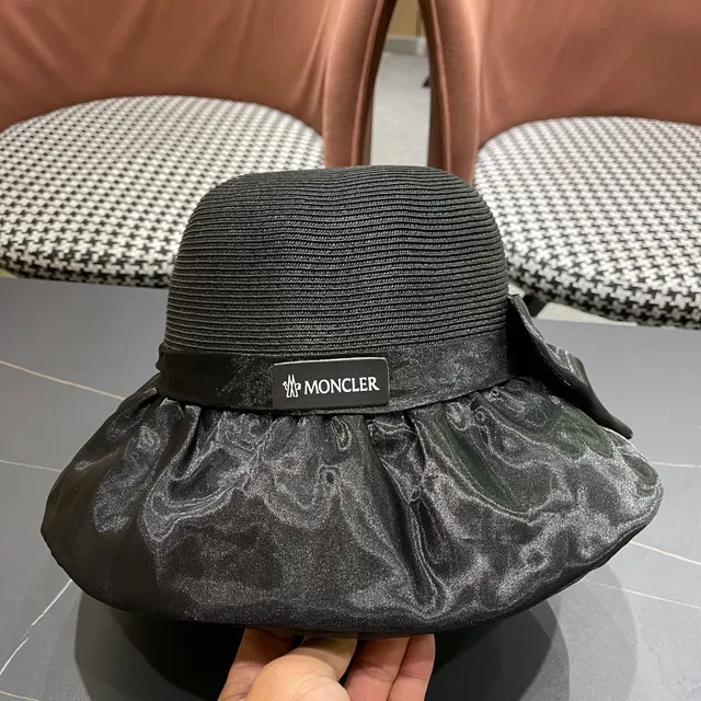 Moncler Fedora noir couronne en paille tressée bord ruffle en satin 5