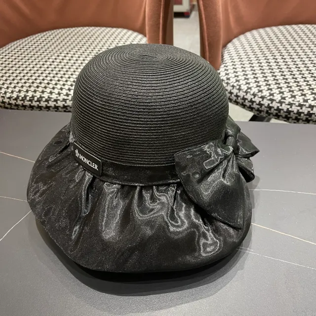 Moncler Fedora noir couronne en paille tressée bord ruffle en satin 9