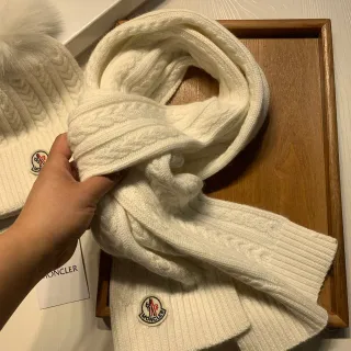 Moncler Cable-Knit Logo Patch Cashmere Scarf