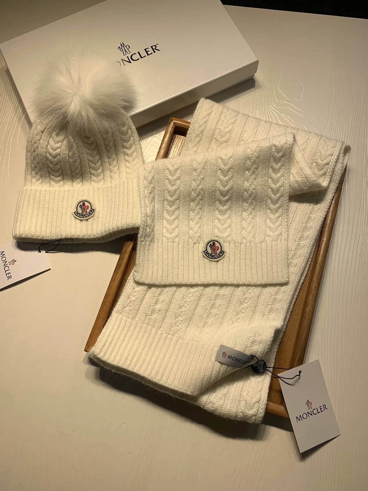 Moncler Cable-Knit Logo Patch Cashmere Scarf 5