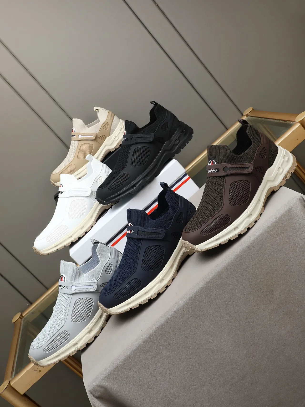Moncler Navy and Cream Chaussures Sans Lacets Slip-On Lifestyle 2