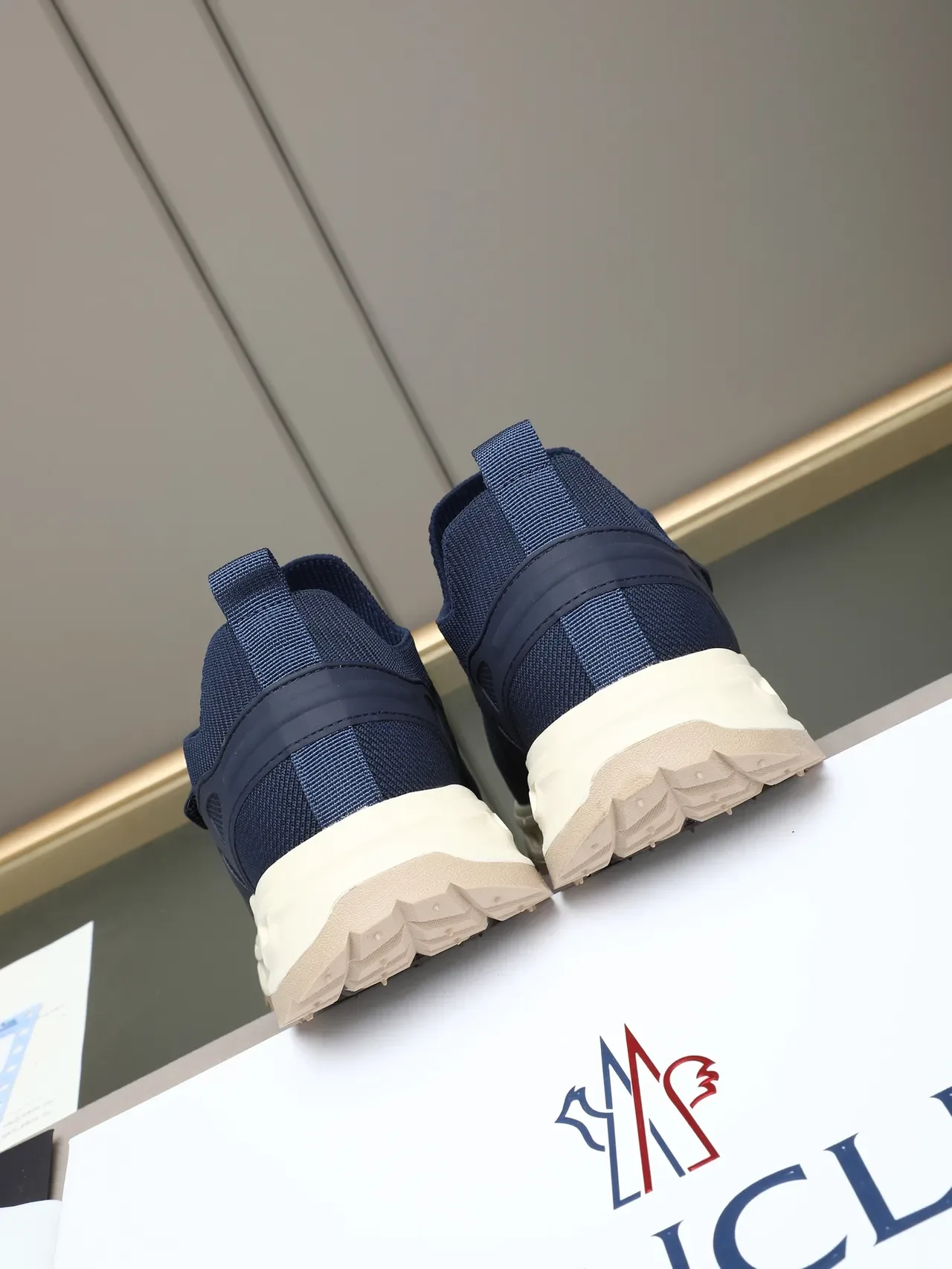 Moncler Navy and Cream Chaussures Sans Lacets Slip-On Lifestyle 4