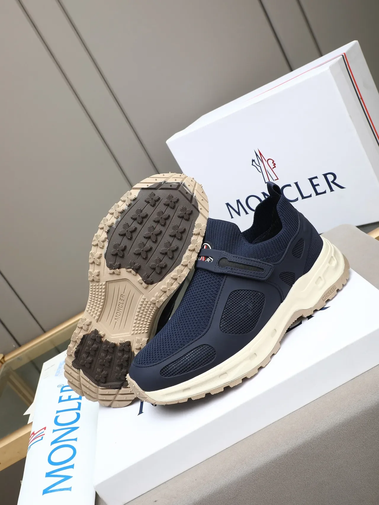 Moncler Navy and Cream Chaussures Sans Lacets Slip-On Lifestyle 5