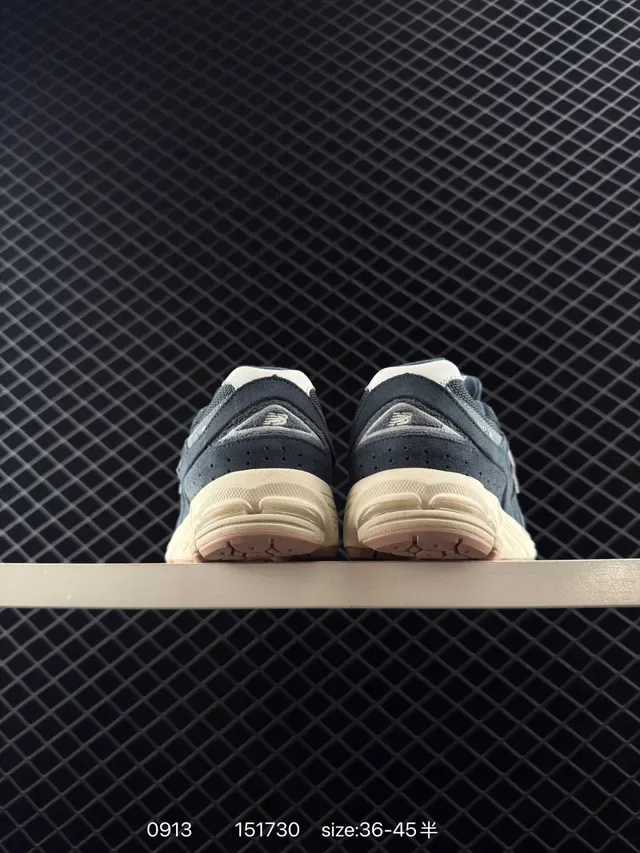 New Balance 2002R Navy Daim et Maille Lifestyle Sneakers 2