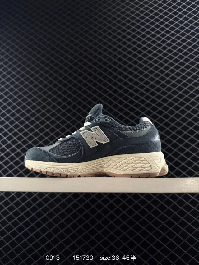 New Balance 2002R Navy Daim et Maille Lifestyle Sneakers 4