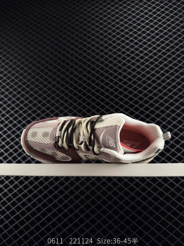 New Balance 530 Sneakers burdeos beige avec upper en couches et semelle chunky 4