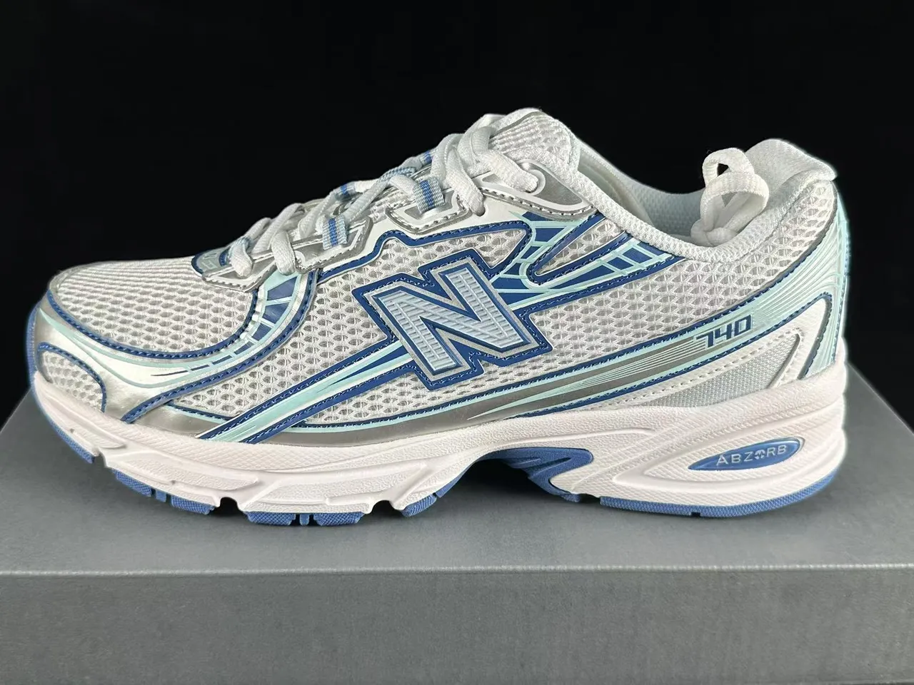 New Balance 860 أبيض أزرق شبكية علوية هيكلية TPU Cage أحذية جري 2