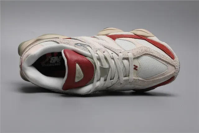 New Balance 9060 Beige et Rouge Sneakers Lifestyle 7