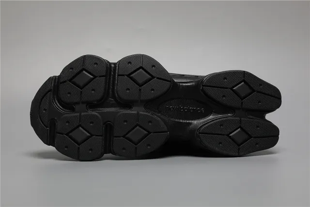 New Balance 9060 Baskets épaisses noires et argentées 6