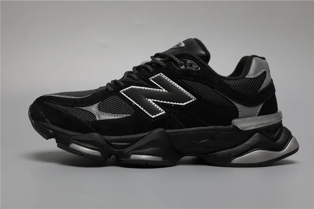 New Balance 9060 Baskets épaisses noires et argentées 9