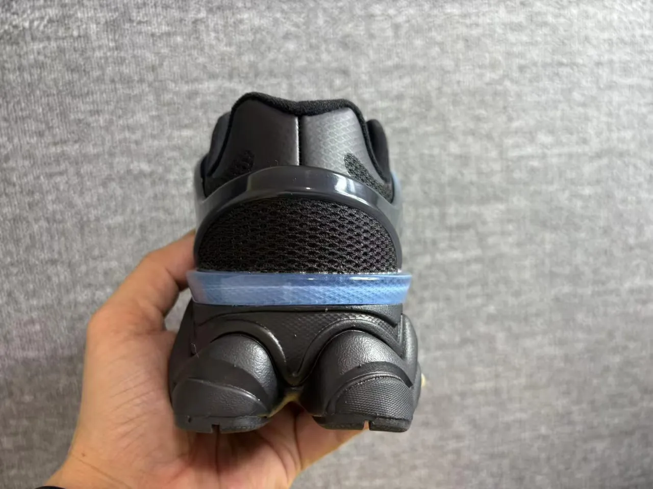 New Balance 9060 Noir et Bleu Translucide sneakers chunky 2