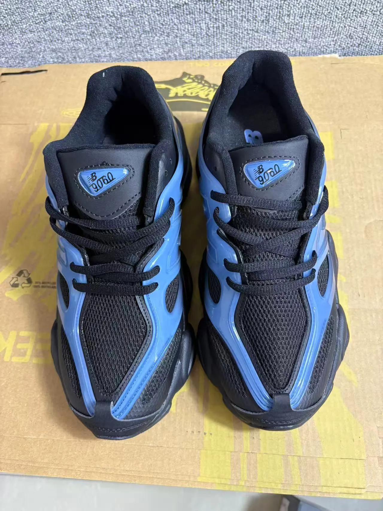 New Balance 9060 Noir et Bleu Translucide sneakers chunky 3