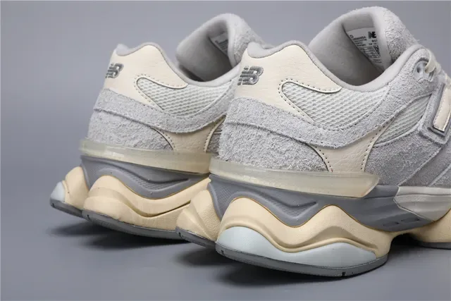 New Balance 9060 Sneakers lifestyle gris et crème 2