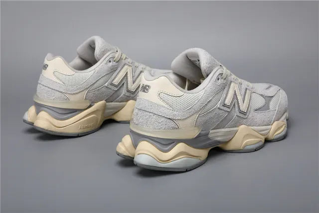 New Balance 9060 Sneakers lifestyle gris et crème 3