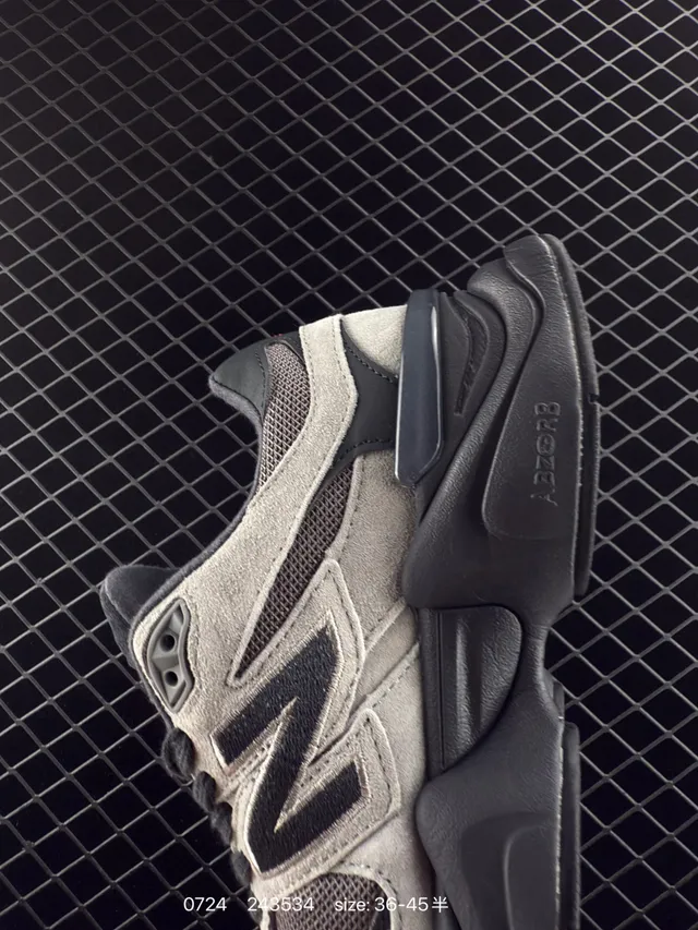 New Balance 9060 Gris Rouge Noir Chunky Sneakers 2