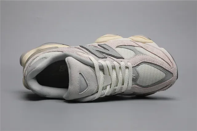 New Balance 9060 Chaussures Lifestyle Rose Clair Gris 7