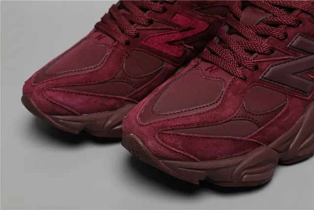 New Balance 9060 أحذية رياضية سميكة من السويدي بلون مارون 4
