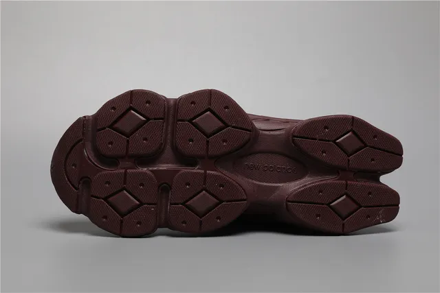 New Balance 9060 أحذية رياضية سميكة من السويدي بلون مارون 6