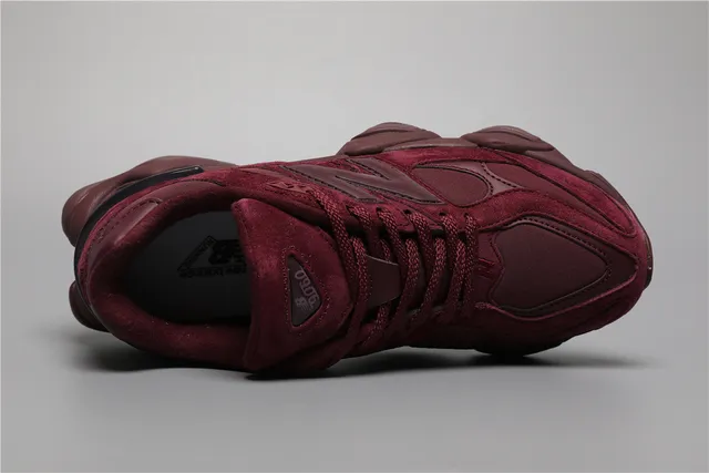 New Balance 9060 أحذية رياضية سميكة من السويدي بلون مارون 7