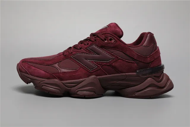 New Balance 9060 أحذية رياضية سميكة من السويدي بلون مارون 9